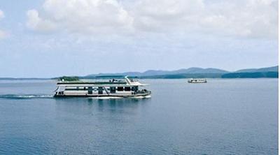 Houseboats on Lake Ouachita, Hot Springs, Arizona